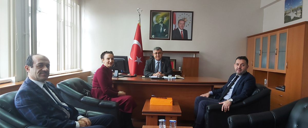 Orhaneli Kaymakamı Emir Osman Bulgurlu, Belediye Başkanı Ali Akyurt, Halk Eğitim Müdürü Bayram Yiğitbaşı’na Ziyaret